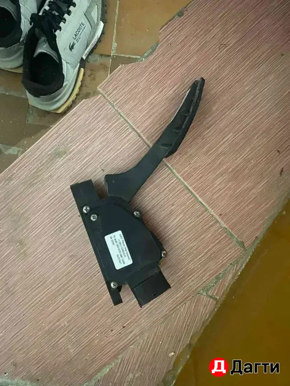 педаль газа