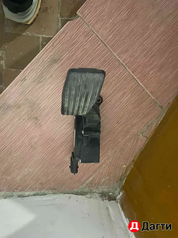 педаль газа