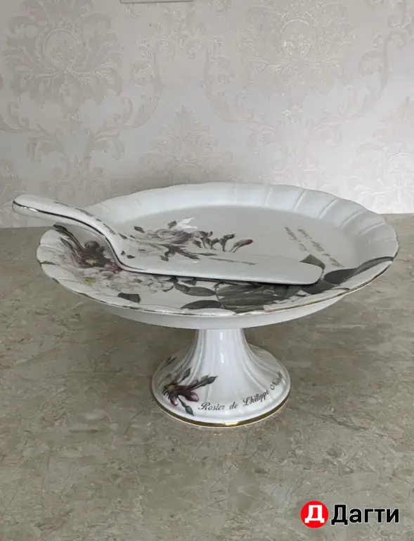 Тортница с лопаткой