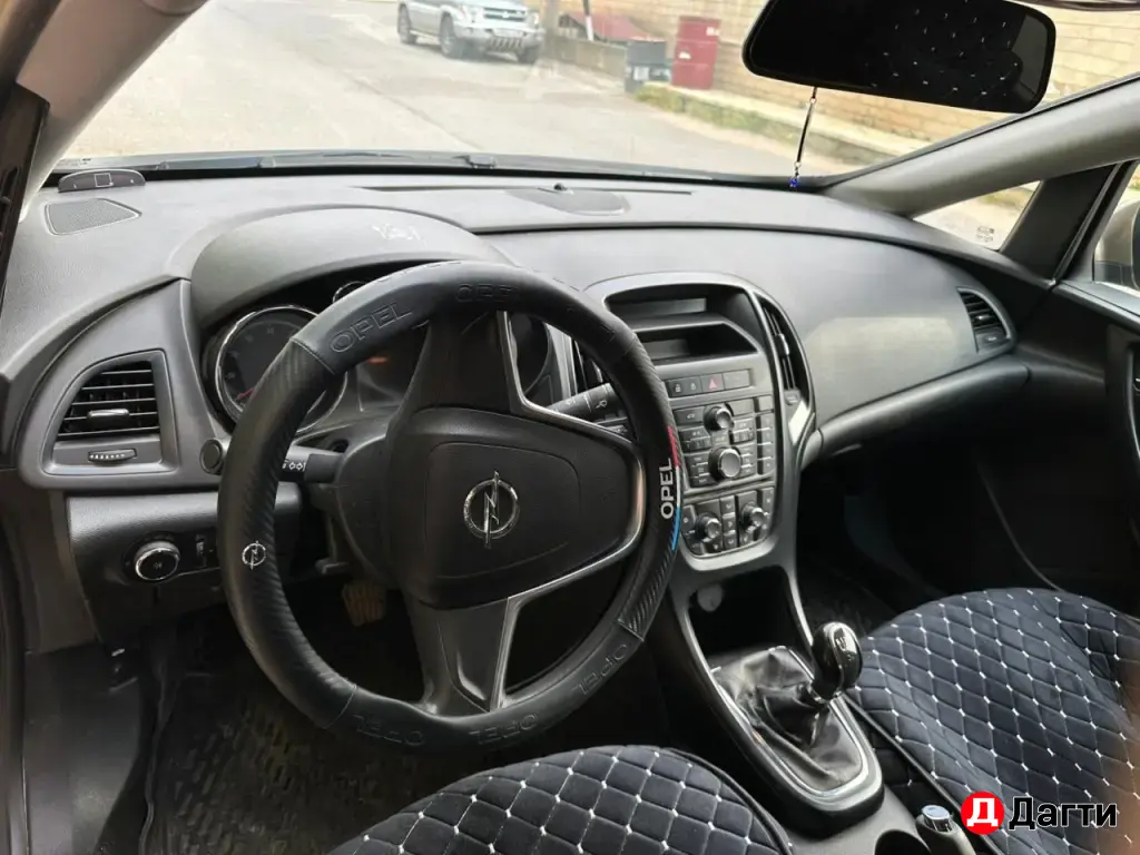 Opel Astra, 2014 года