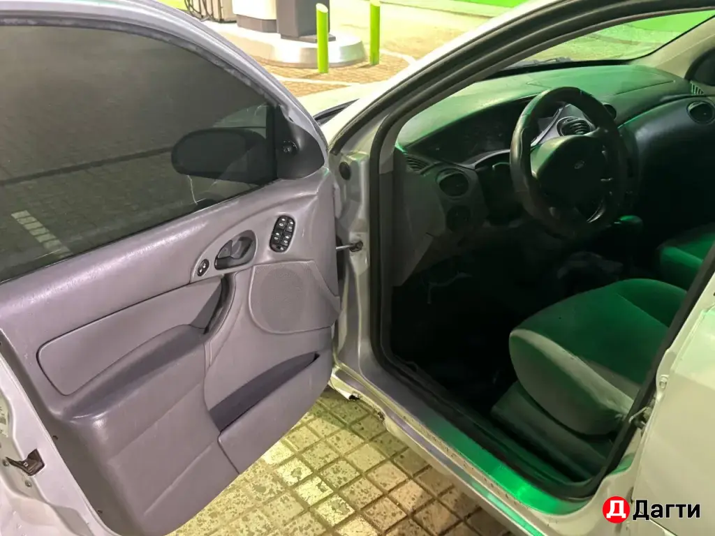 Ford Focus, 2001 года