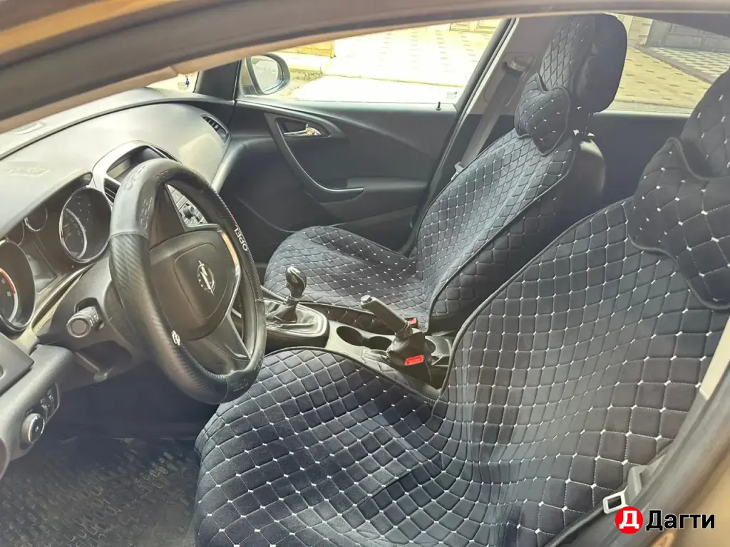 Opel Astra, 2014 года
