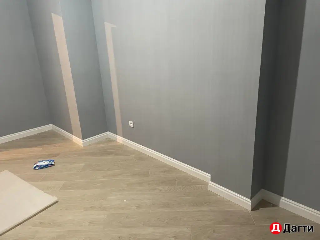 установка плинтусов,наличников и доборов.