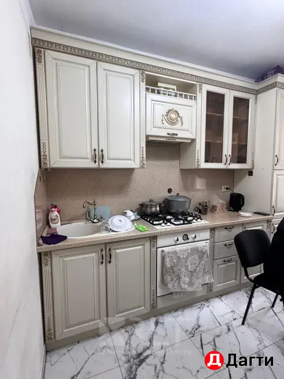 Продаётся просторная 4 ком квартира на Амет-хана Султана