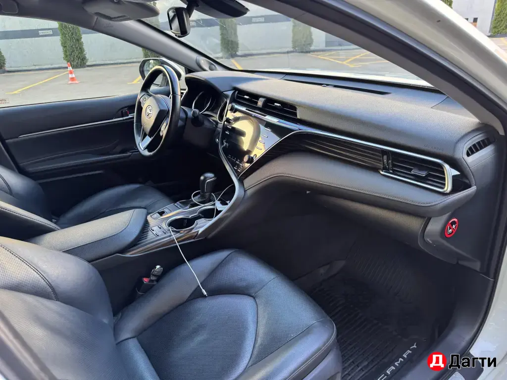 Toyota Camry, 2019 года