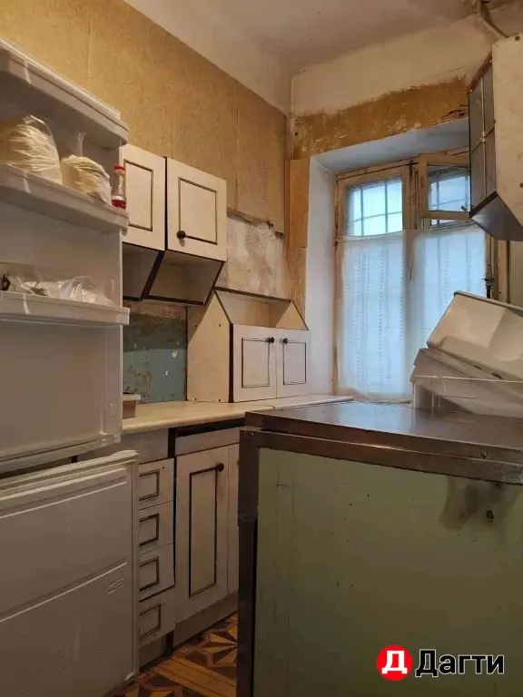 Продам 2 комнатную вторичку, в центре города