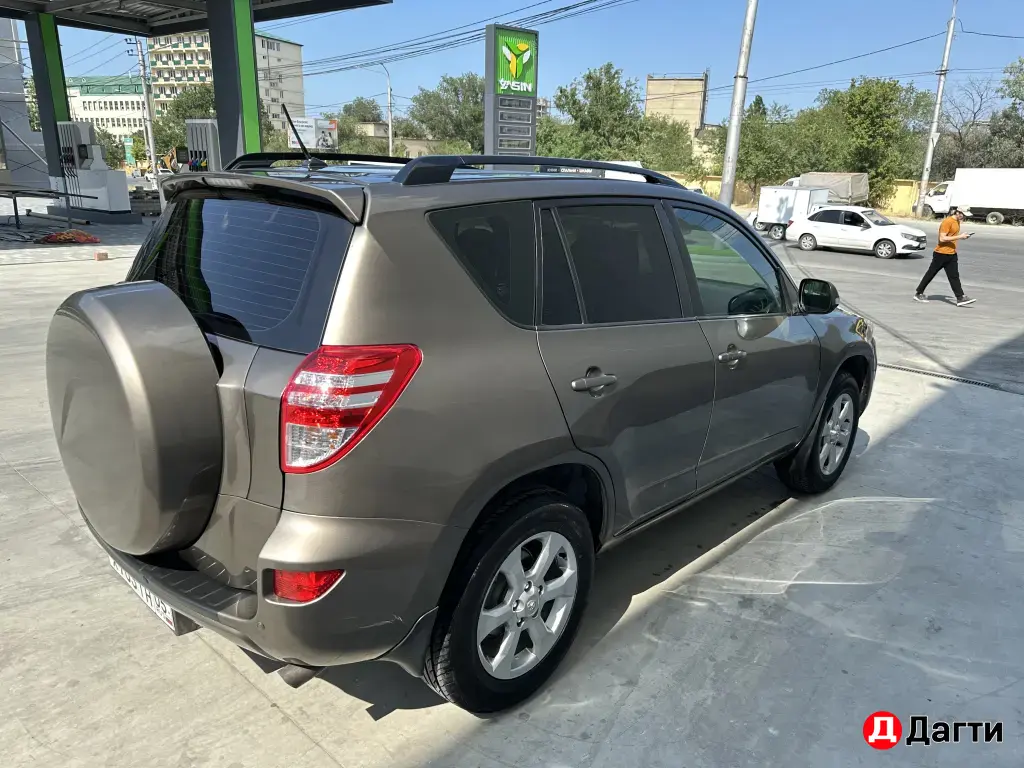 Toyota RAV4, 2010 года