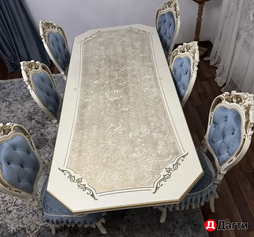 Cтол и стулья