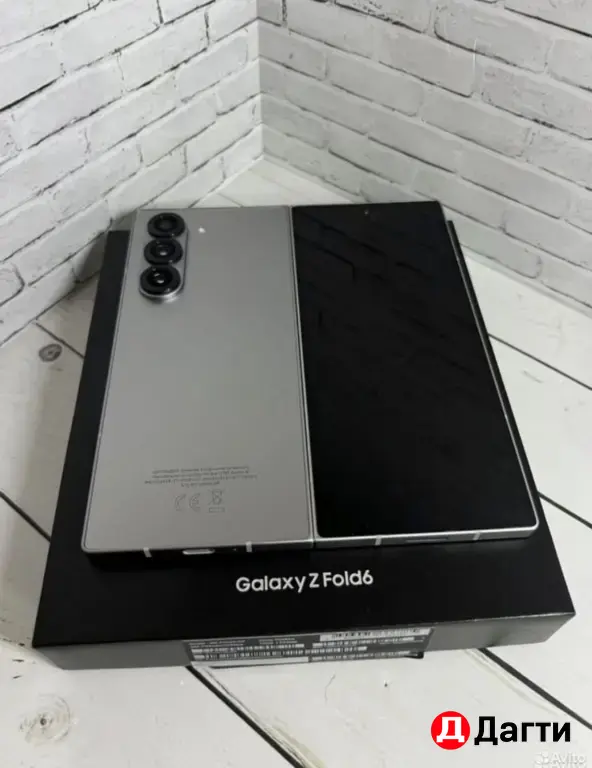Samsung Galaxy Z Fold 6 256GB Silver Shadow.