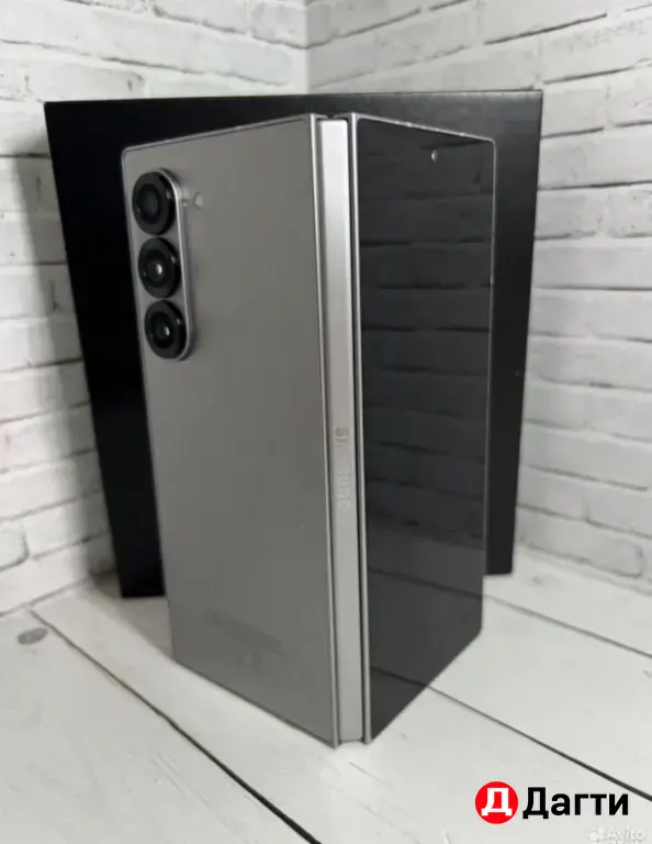 Samsung Galaxy Z Fold 6 256GB Silver Shadow.