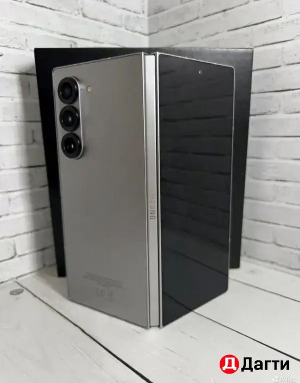 Samsung Galaxy Z Fold 6 256GB Silver Shadow.