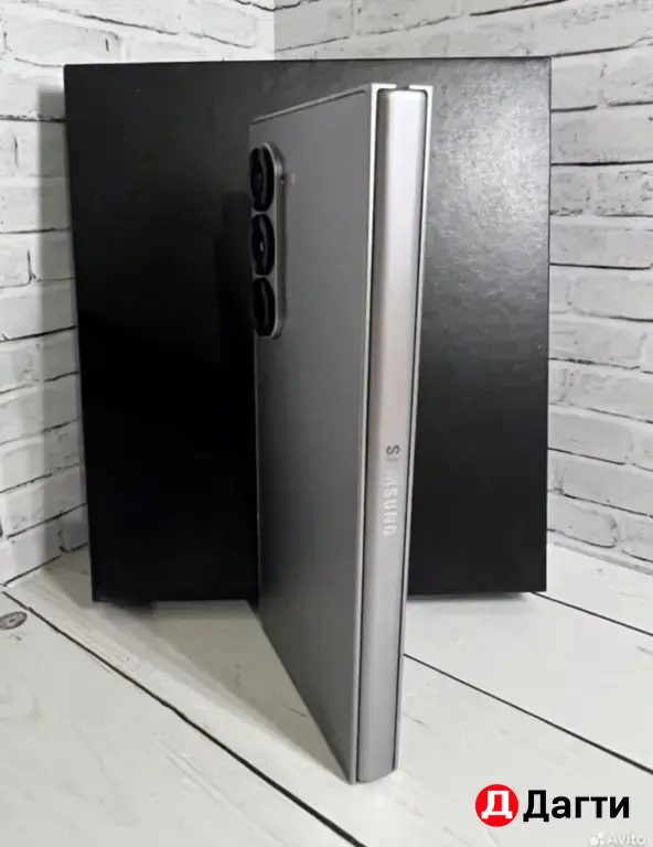 Samsung Galaxy Z Fold 6 256GB Silver Shadow.