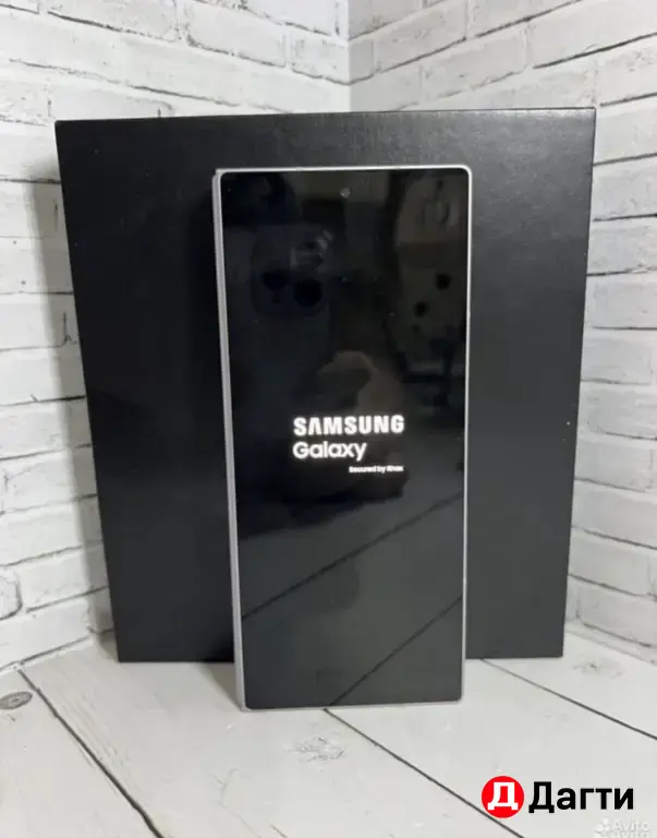 Samsung Galaxy Z Fold 6 256GB Silver Shadow.