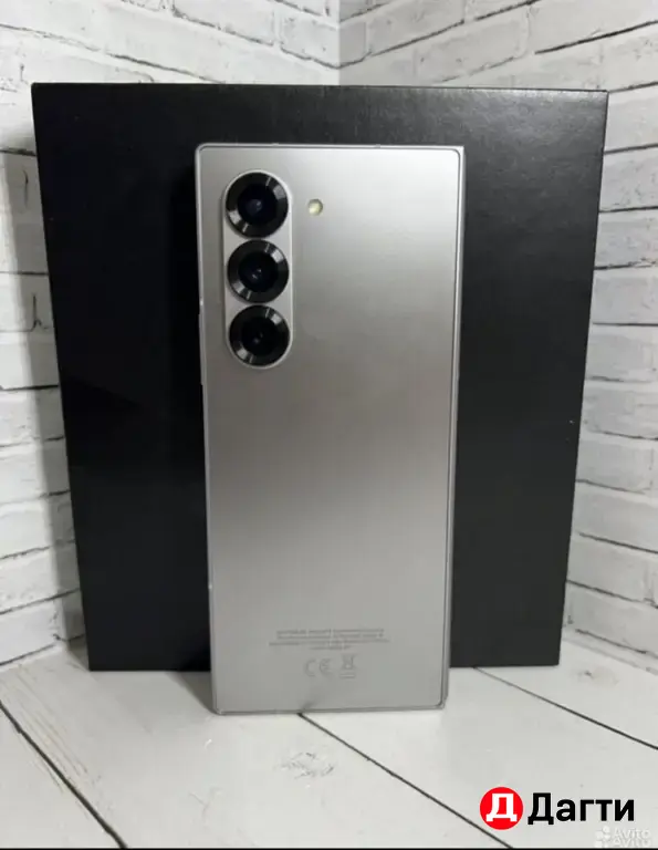 Samsung Galaxy Z Fold 6 256GB Silver Shadow.