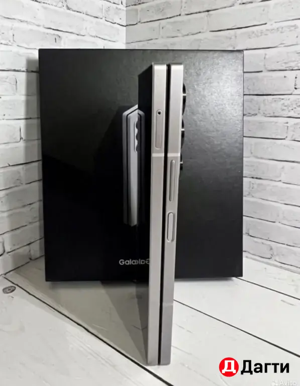 Samsung Galaxy Z Fold 6 256GB Silver Shadow.