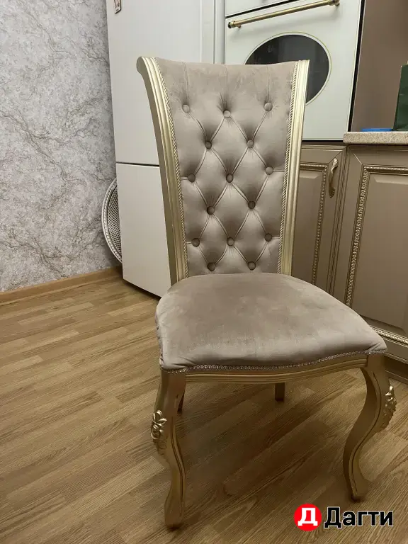 Столы и стулья