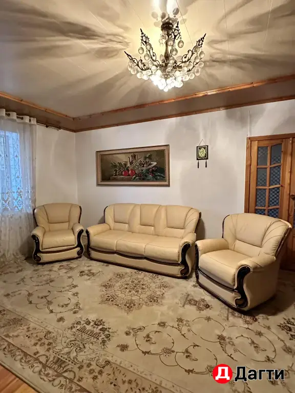 Кожанный холл: 1 диван и 2 кресла