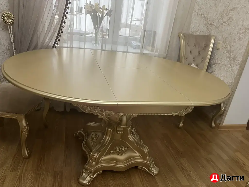 Столы и стулья