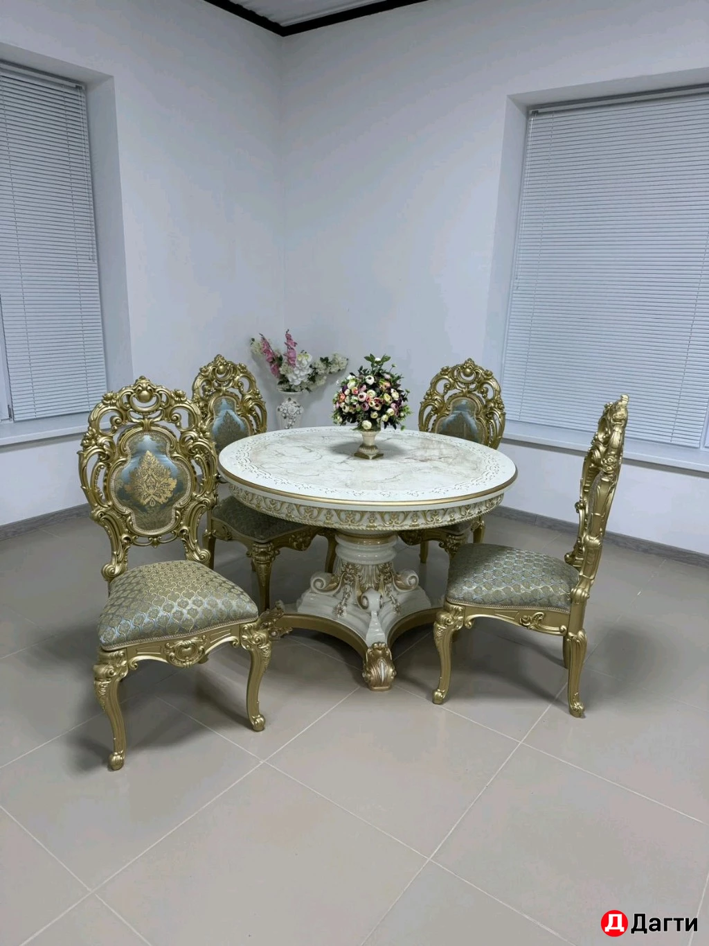 Столы и стулья