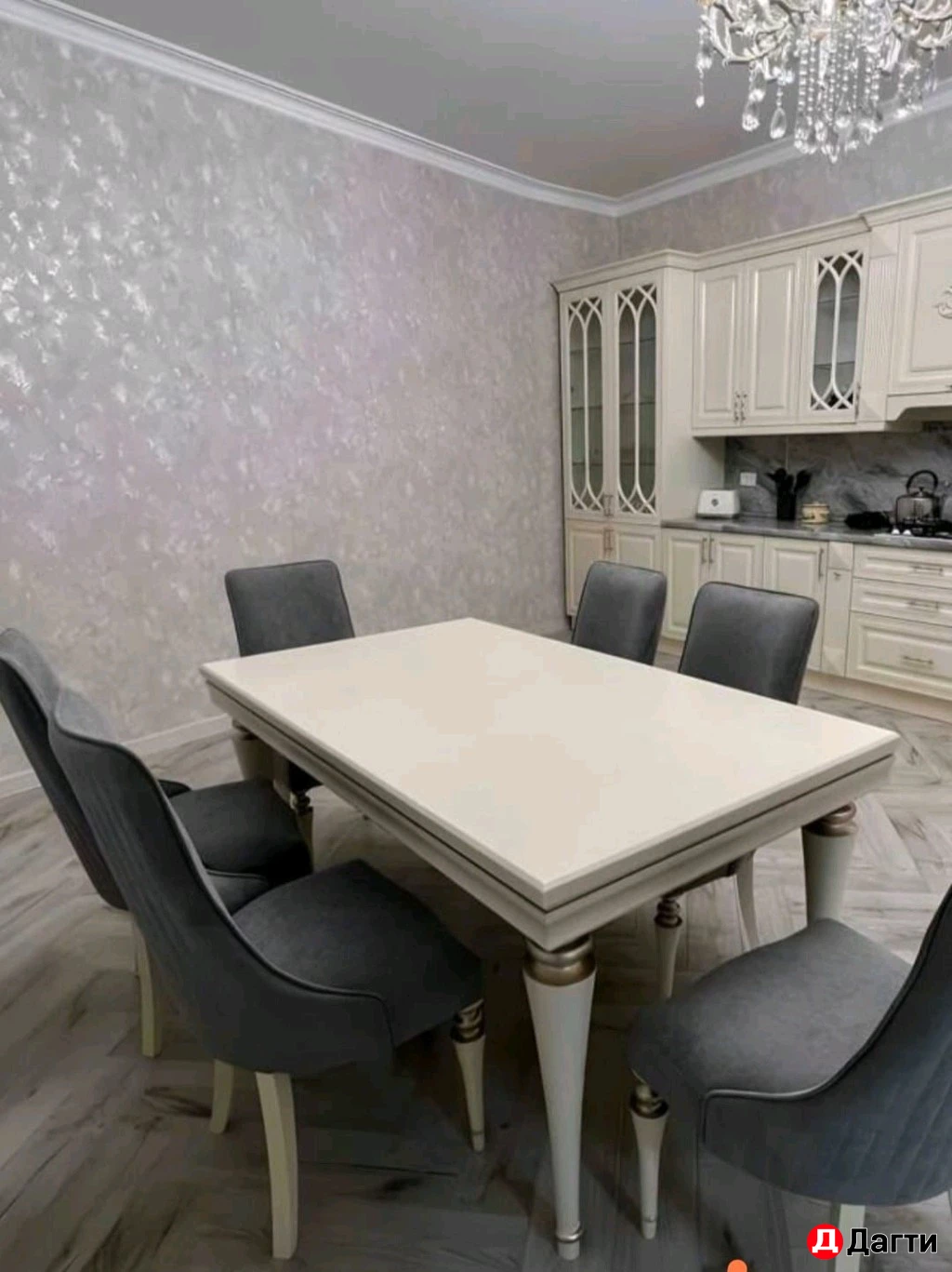 Столы и стулья