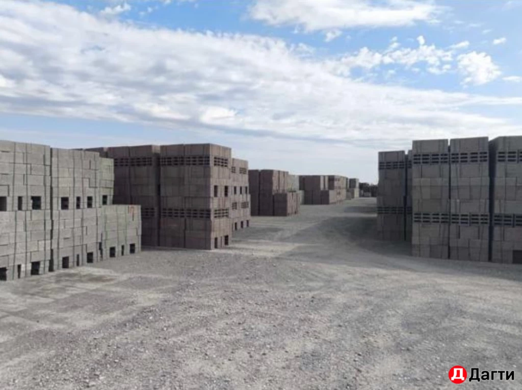 Иранский цемент , шлакоблоки, песок , щебень