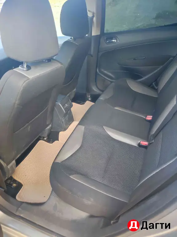 Peugeot 308, 2010 года