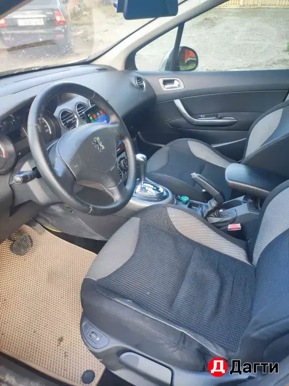 Peugeot 308, 2010 года