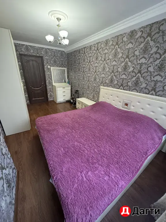 продается спальный гарнитур за 25000