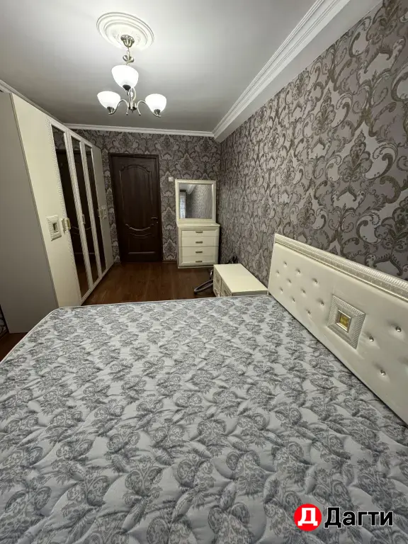 продается спальный гарнитур за 25000