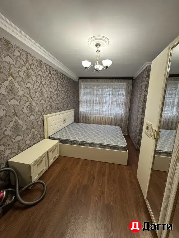 продается спальный гарнитур за 25000