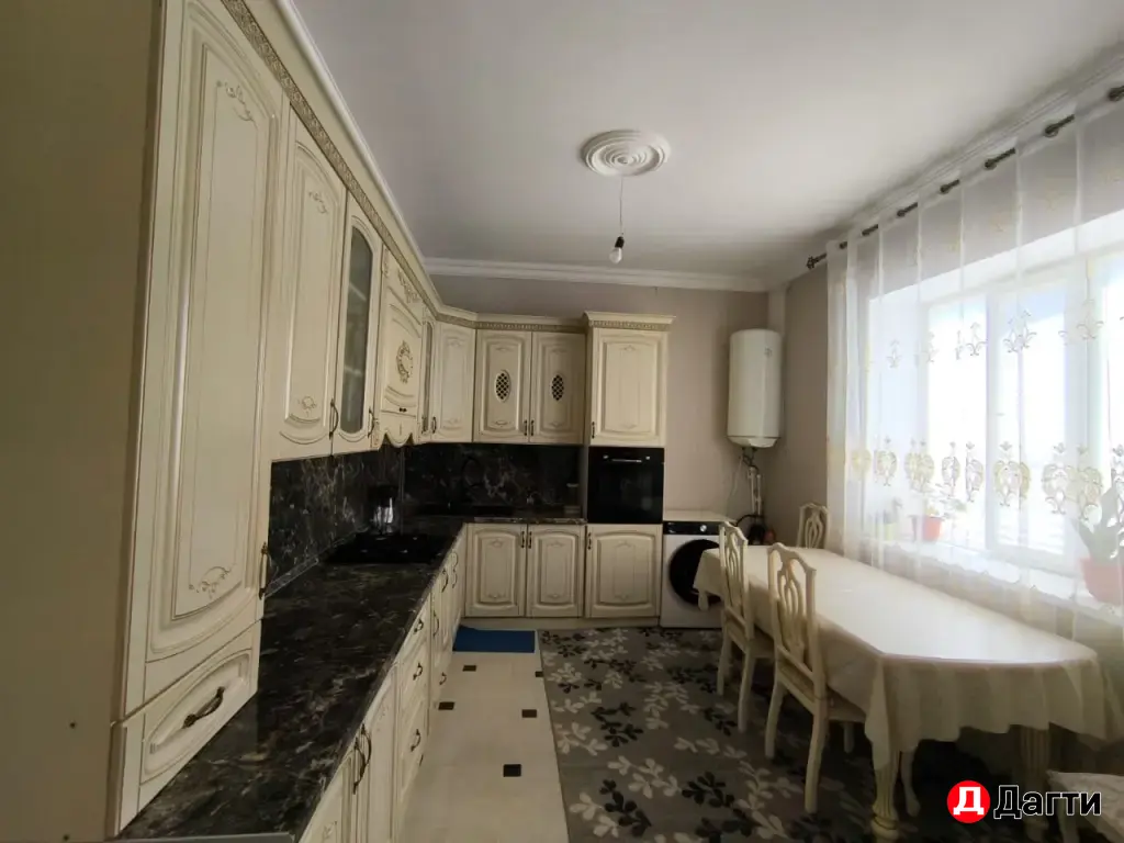 Частный дом в Каспийске, с готовым помещением под коммерцию