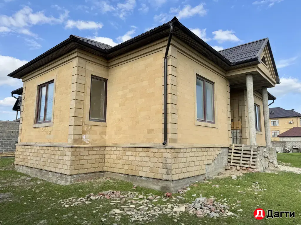 Село Новолакское Дом 163М2 на учатке 17 сот