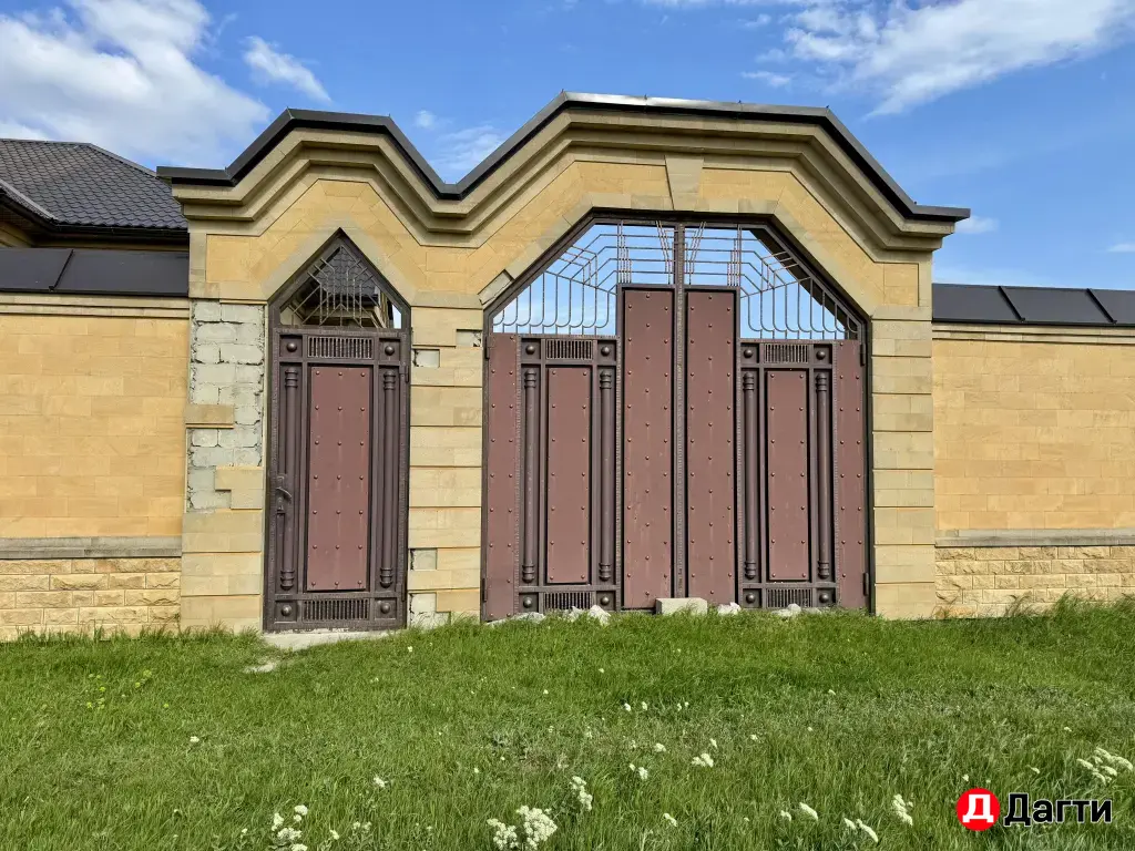 Село Новолакское Дом 163М2 на учатке 17 сот