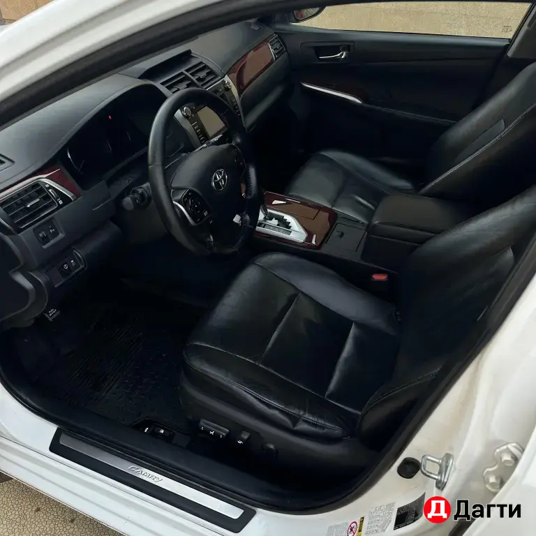 Toyota Camry, 2012 года