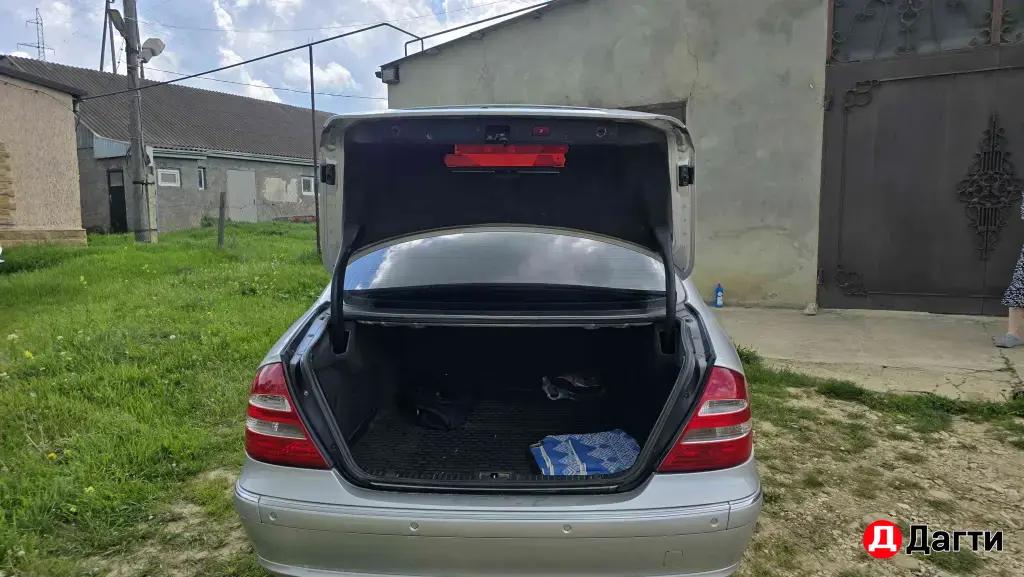 Mercedes-Benz E-Класс, 2004 года