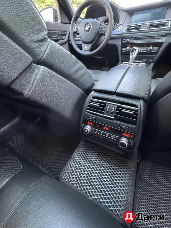 BMW 7 серии, 2010 года