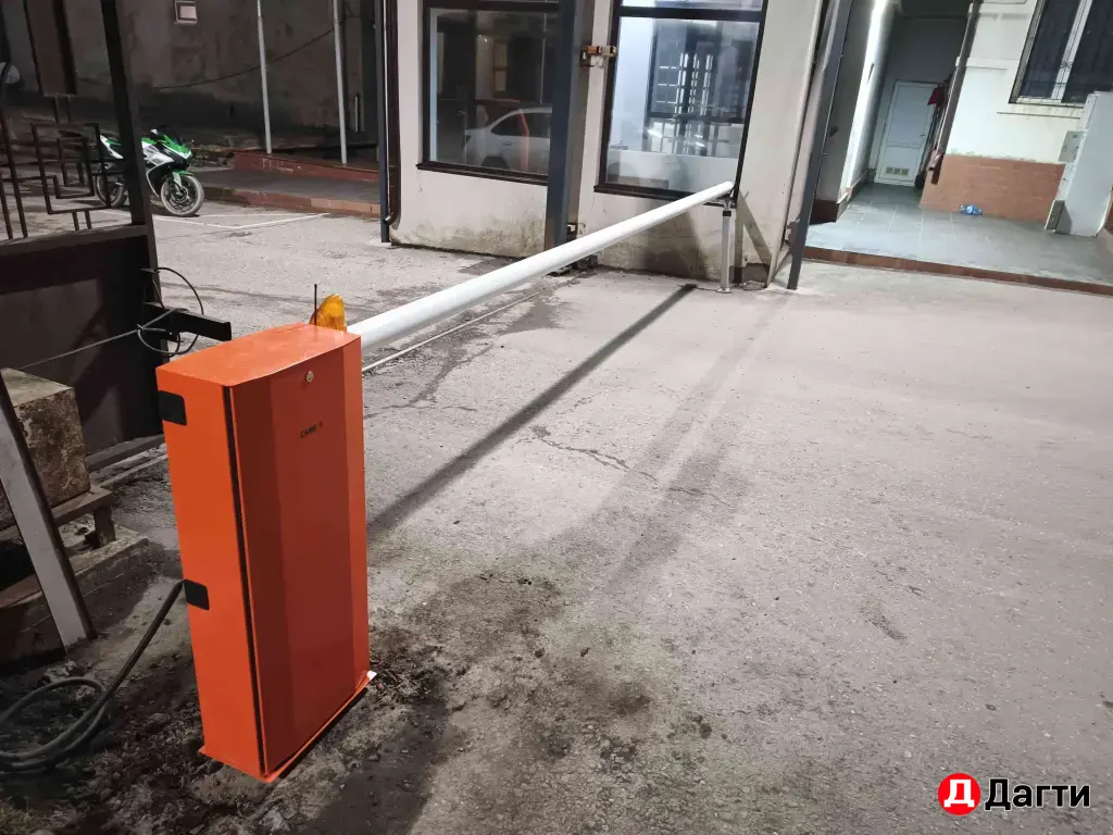 Установка шлагбаума