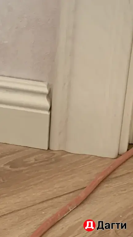 установка плинтусов