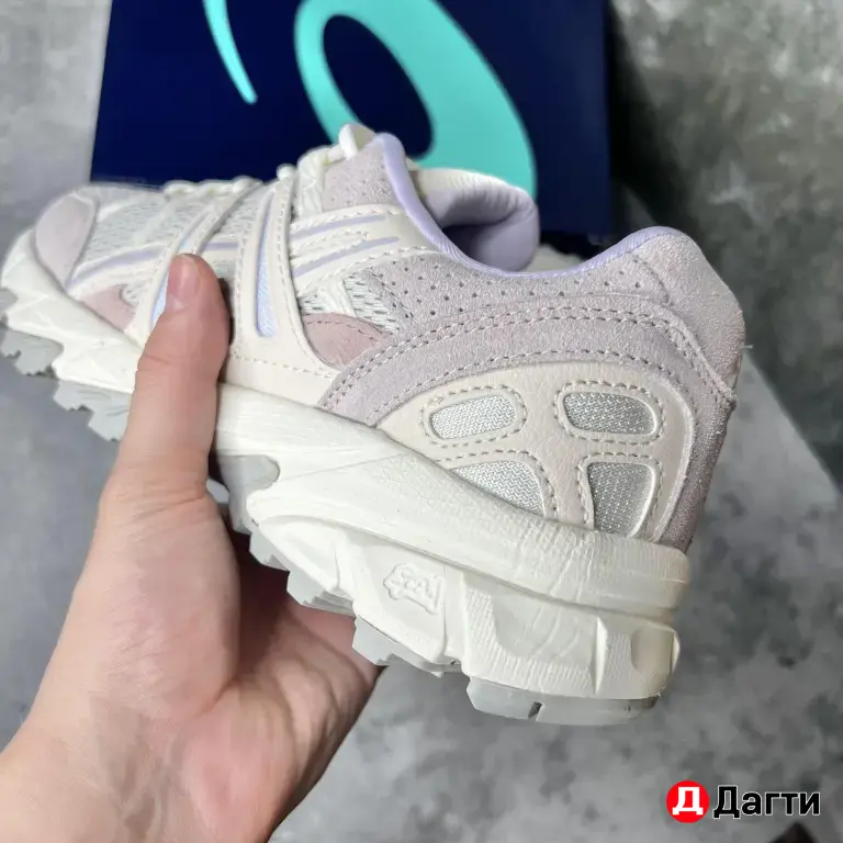 Кроссовки ASICS