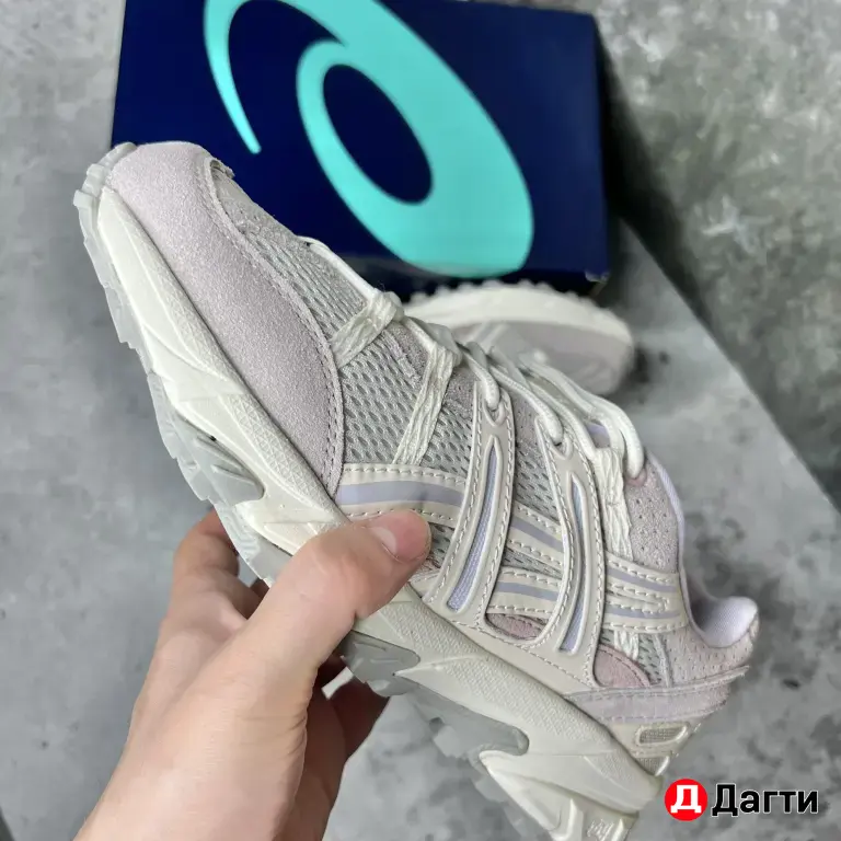 Кроссовки ASICS