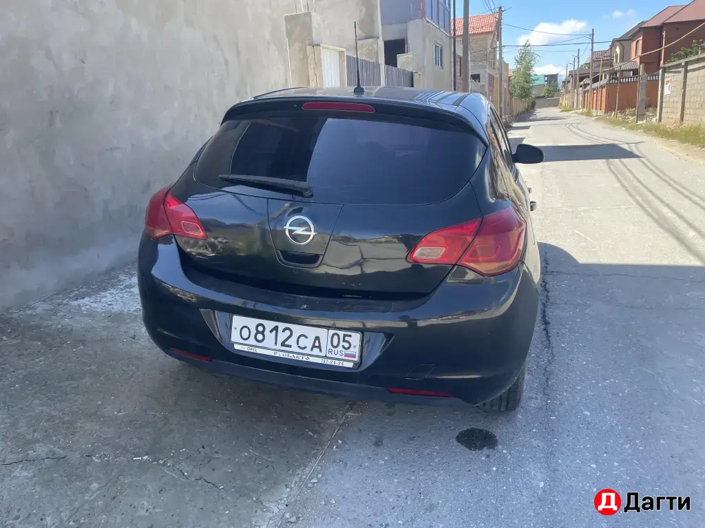 Opel Astra, 2011 года