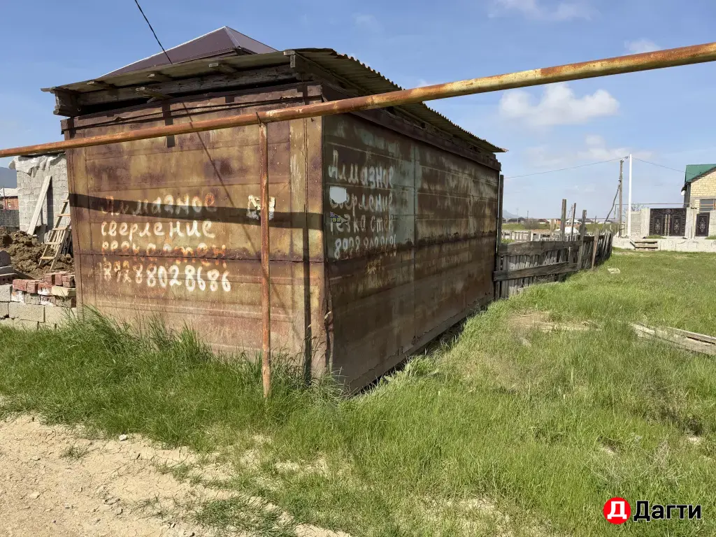 Продам жилой вагон срочна есть диван печка телевизор железная канструкцияна