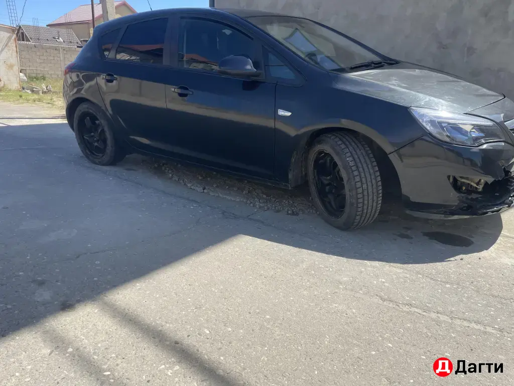 Opel Astra, 2011 года