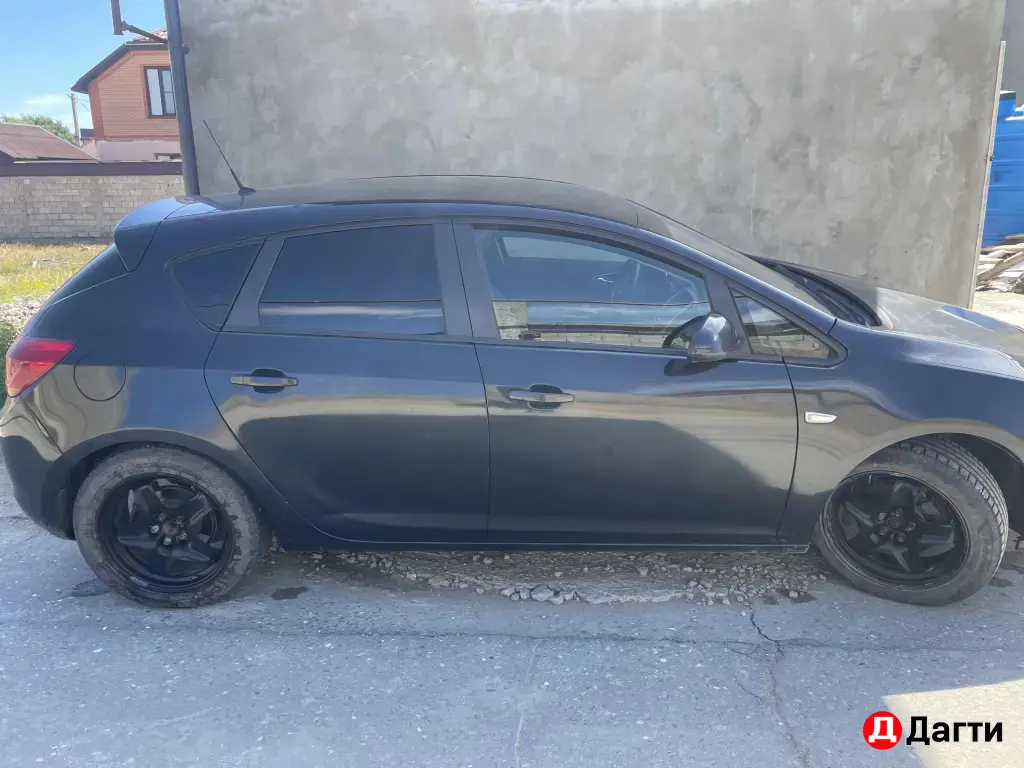 Opel Astra, 2011 года