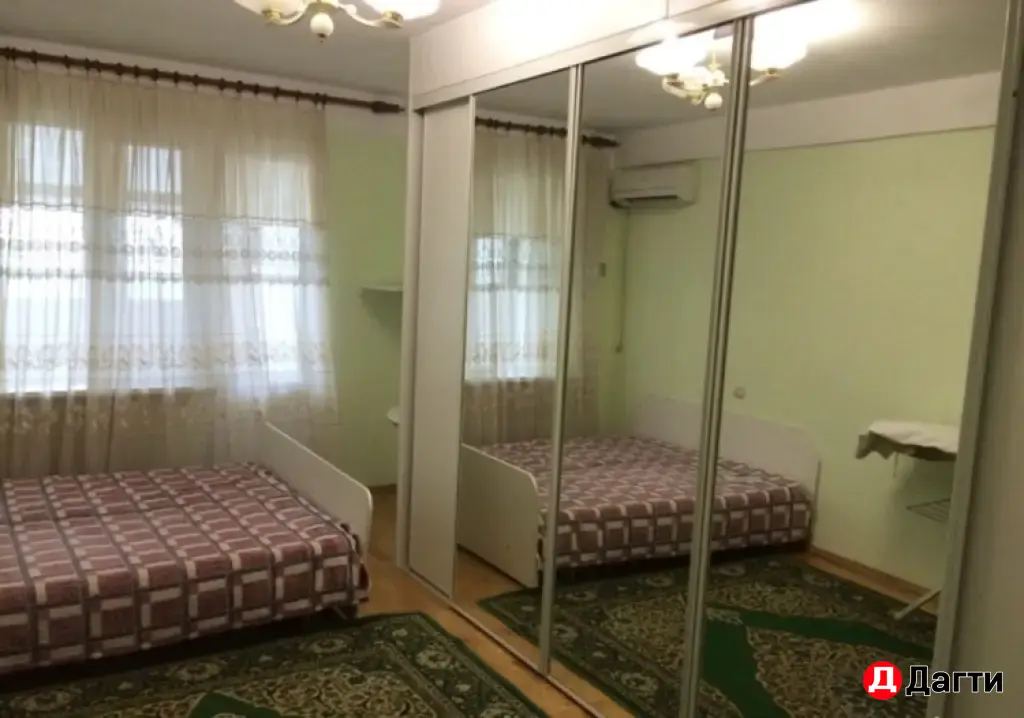 Сдам 4 комн. квартиру в районе Джума-Мечети
