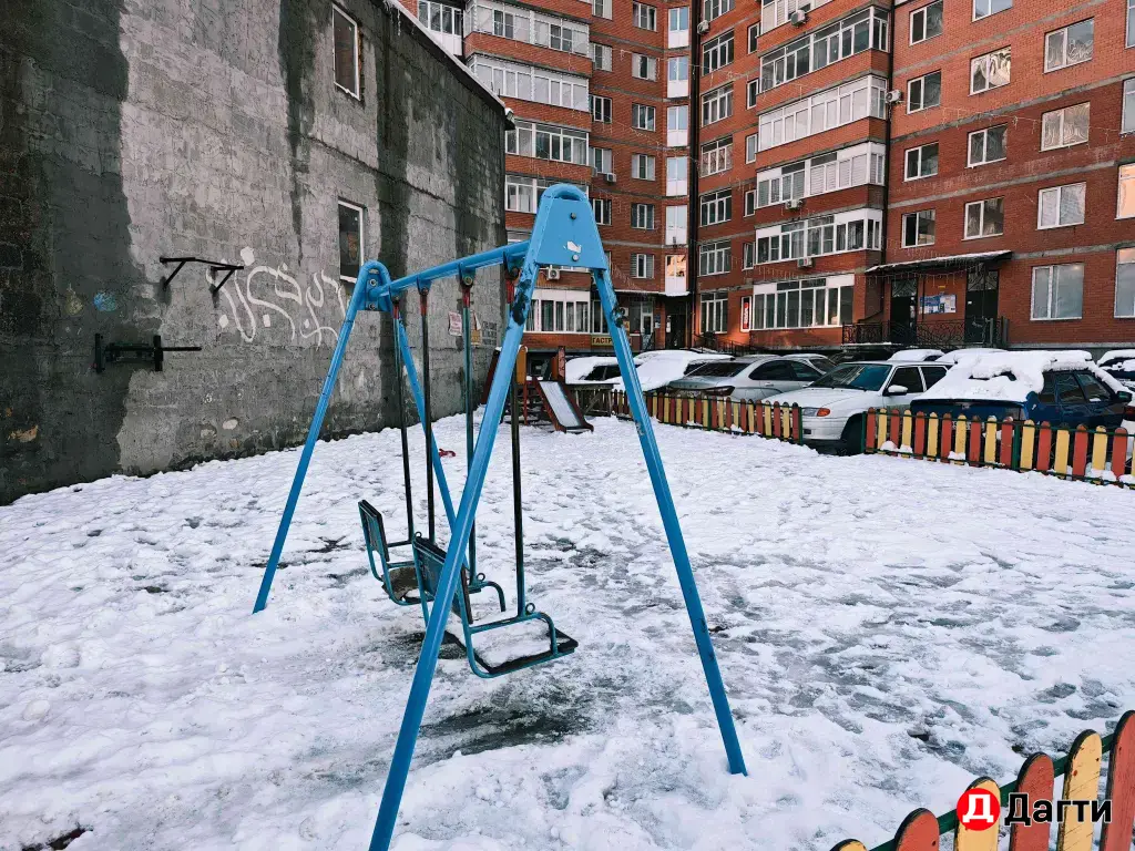 Продает евродвушка хорошим видом с окна