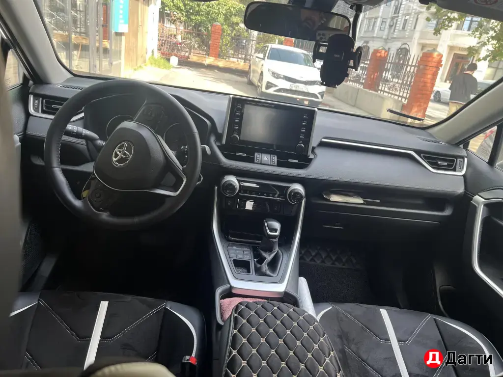 Toyota RAV4, 2020 года