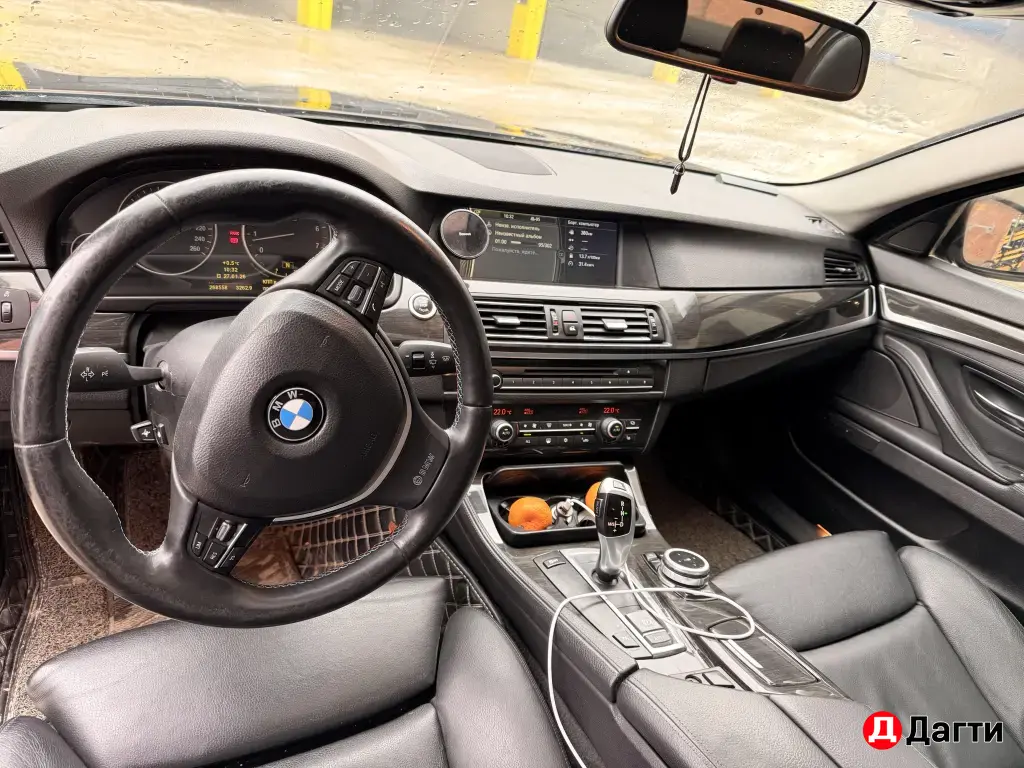 BMW 5 серии, 2010 года