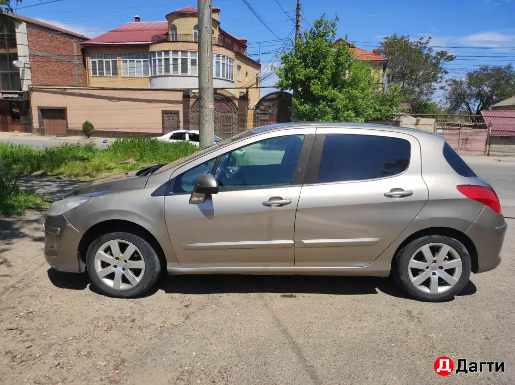 Peugeot 308, 2010 года