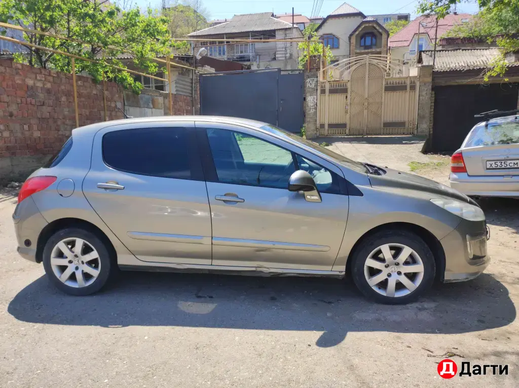 Peugeot 308, 2010 года
